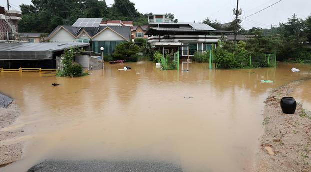 South Korea hit with landslides, flooding, hundreds evacuated