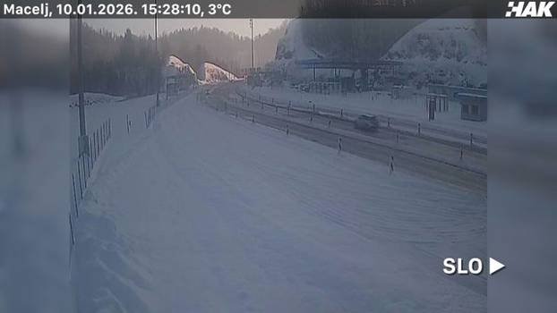 FOTO Pogledajte situaciju na autocestama: Snijeg još pada, stvara se poledica, ima i magle