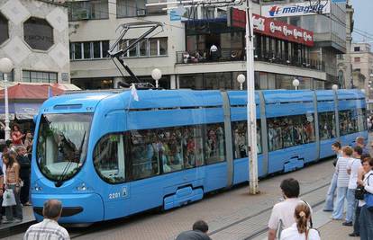Zagreb: Propucao stakla na noćnom tramvaju