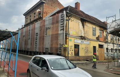 Odlomio se komad fasade u Karlovcu: Ozlijeđena beba!