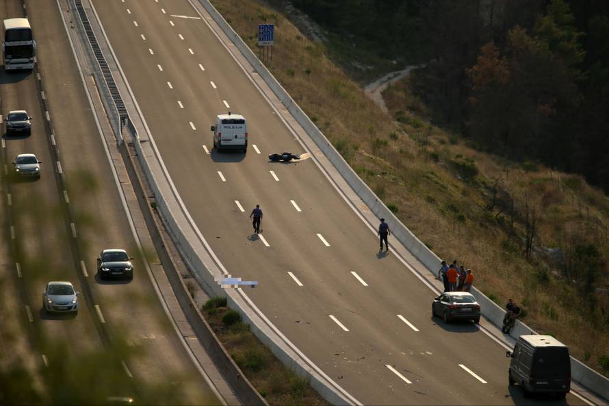 Teška nesreća kod Klisa: Zabio se u ogradu  motorom i poginuo