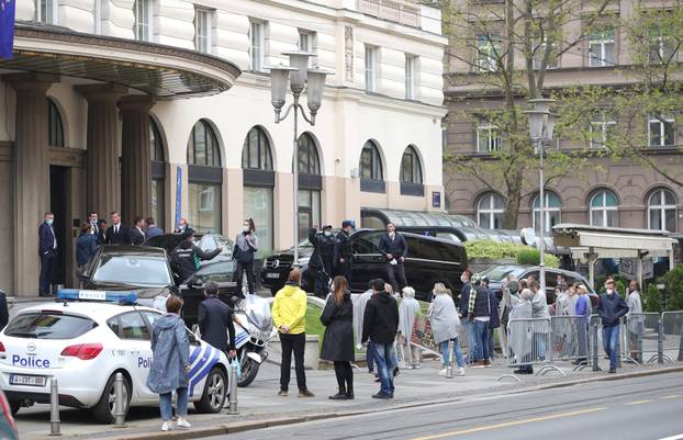 Drama u centru Zagreba: Zbog scene glumac visio s ograde balkona i iznenadio prolaznike