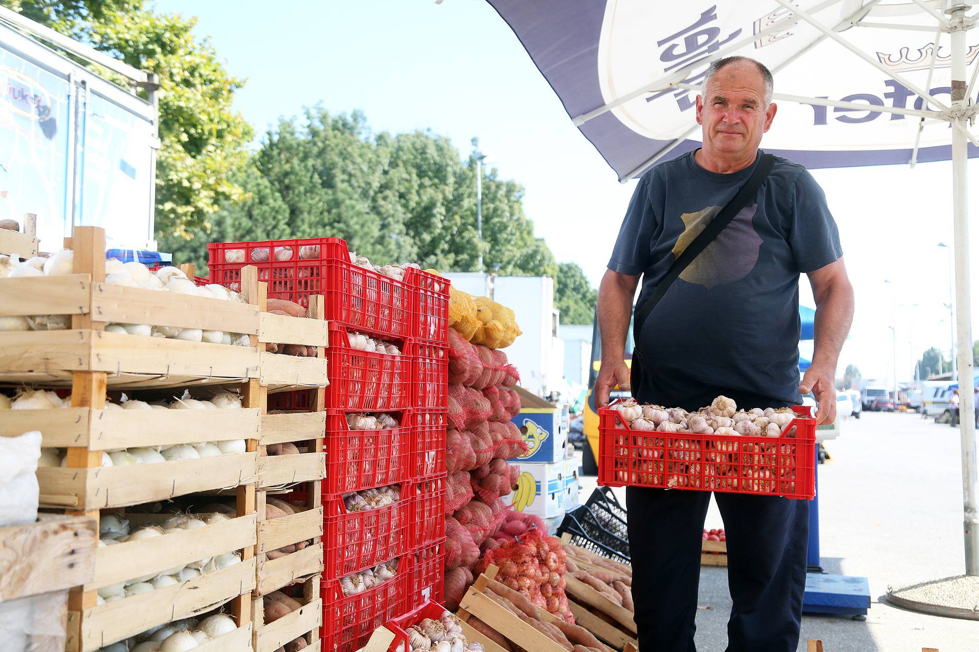 Inspekcija tržnica: U Zagrebu su krastavci 5, ali i 18 kn. U Osijeku je češnjak 30, a u Splitu 150 kn