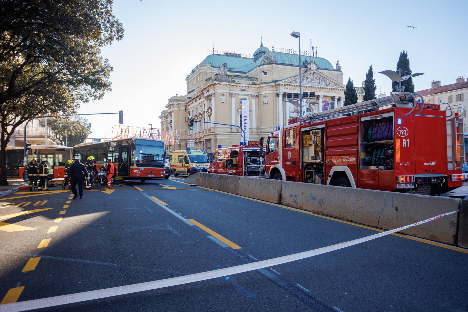 Autobus u centru Rijeke naletio na pješakinju