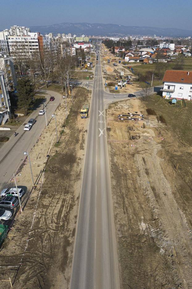 Pogled iz zraka na rekonstrukciju Sarajevske ulice u Zagrebu i prvo proširenje tramvajske pruge nakon 20 godina