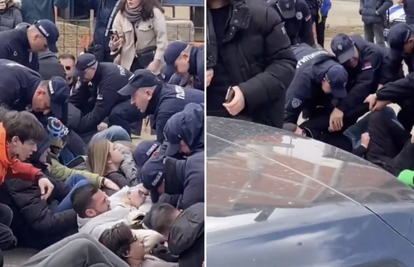 VIDEO Sramotni prizori iz Srbije: Policajci nasilno vukli studente, nekoliko ih je ozlijeđeno