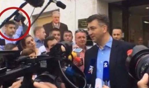 HDZ-ovac torbicom sakrio Tita dok je Plenković davao izjavu