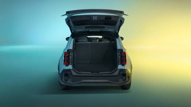 FOTO Povratak legende: Vratio se Renault 4. Veći je od Clija, ide na struju ima i pomični krov