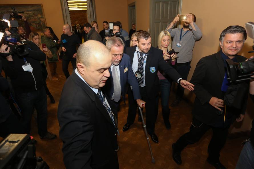 Bandiću je prošao proračun: 'Prodali su se za 1400 kuna'