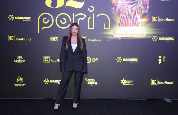 Karlovac: Dolazak uzvanika na 32. dodjelu glazbenih nagrada Porin