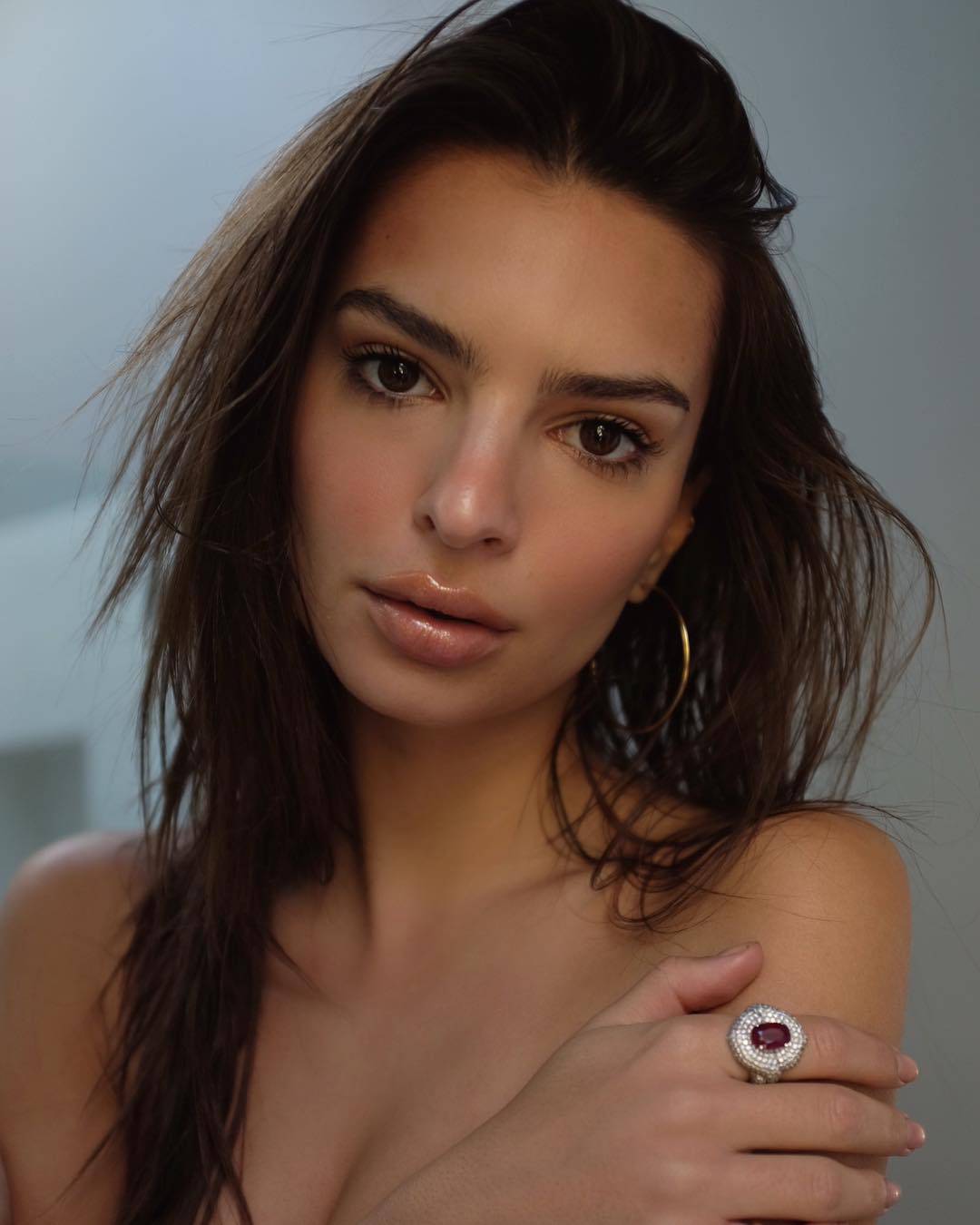 Opet se skida: Golišava Emily Ratajkowski slika se u toplesu