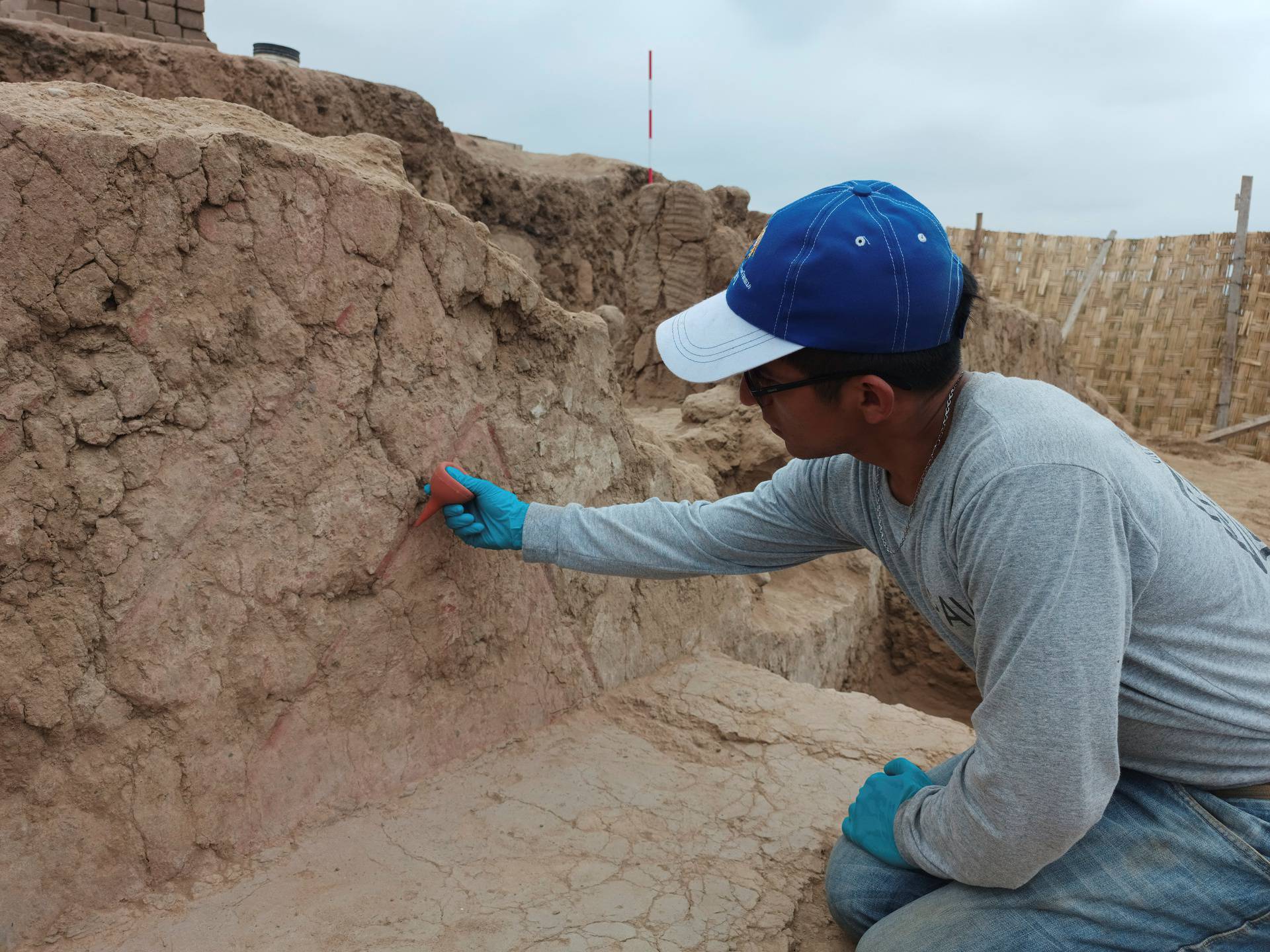 Ancient 4,500-year-old polychrome wall found in Peru