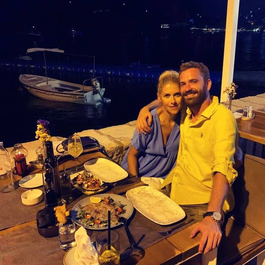 Momčilo Otašević prvi puta se oglasio nakon vijesti o razvodu od Jelene Perčin: 'Žalosno...'