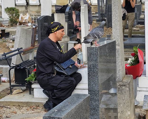 Boki 13 nakon desetljeća u Beogradu, prvo mjesto koje je posjetio je grob njegove prijateljice Marine Tucaković