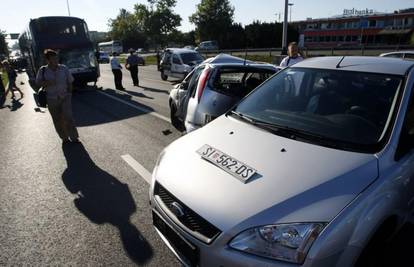 Na Slavonskoj u Zagrebu sudarili se bus i šest auta