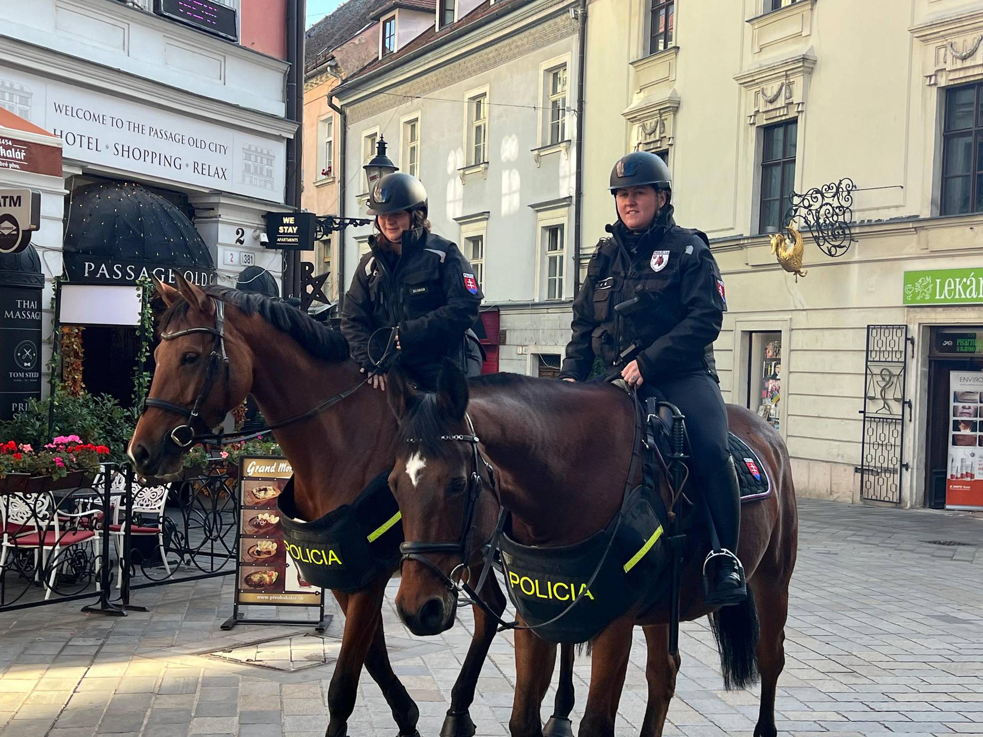 UŽIVO 24sata iz Bratislave: Navijači krenuli put stadiona!