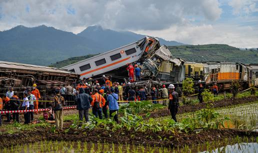 VIDEO U Indoneziji se sudarila dva vlaka: Troje poginulih, u vlakovima bilo gotovo 500 ljudi