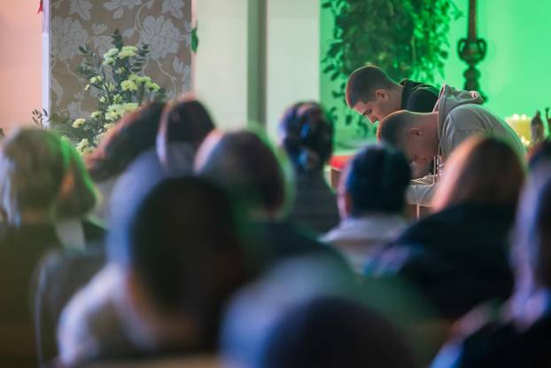 Split: U crkvi Srca Isusova održano je klanjanje za mlade kao odgovor na Noć vještica