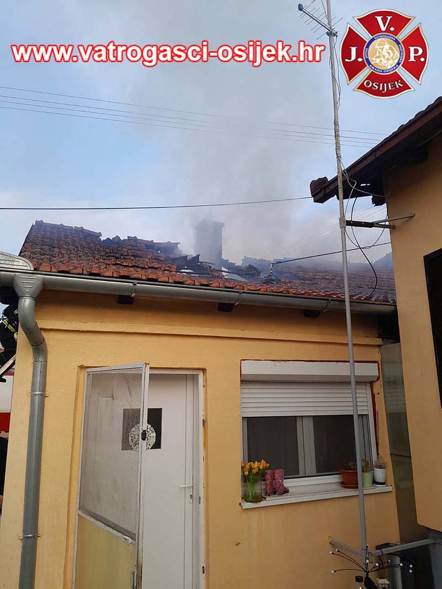 VIDEO Buktinja zahvatila kuću obitelji u Osijeku: 'Uzeli smo dijete i istrčali, sve smo izgubili'