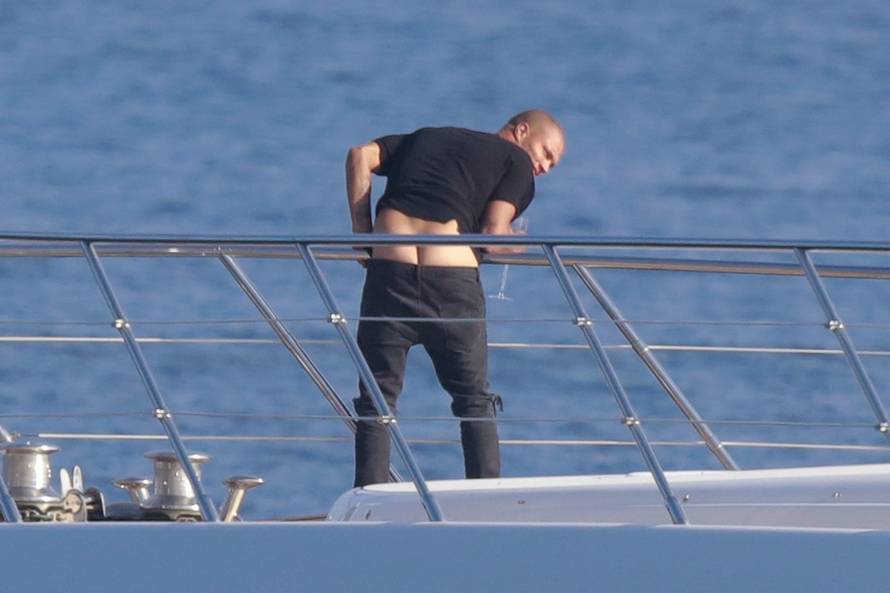 *EXCLUSIVE* 'Hot Felon' Jeremy Meeks files for divorce while vacationing with Chloe Green!