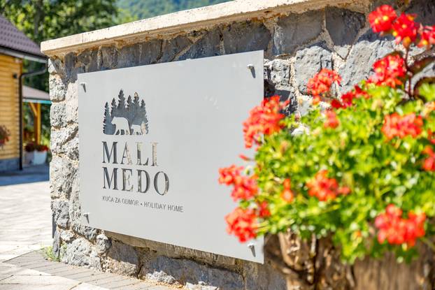 FOTO Kuću za odmor Mali Medo kod rodnog sela Nikole Tesle u Lici okružuje pravi prirodni raj