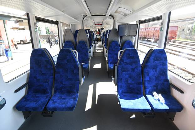 Prvi elektrobaterijski vlak stigao u Bjelovar