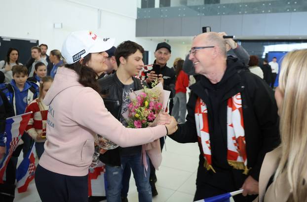 Dolazak Zrinke Ljutić iz SAD-a nakon osvajanja Malog kristalnog globusa