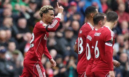 VIDEO Liverpool slavio protiv Evertona i zadržao vrh tablice