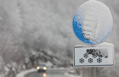 HAK upozorava vozače: Na put ne krećite bez zimske opreme