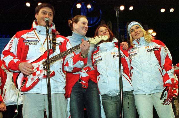 Arhivske fotografije dočeka Janice i Ivice Kostelića sa Svjetskog prvenstva na kojemu se prije 20 godina okupilo oko 100.000 ljudi