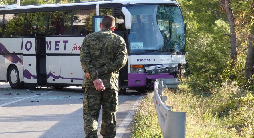 Sudarila se dva busa i auto, 14 ozlijeđenih, žena je preminula...