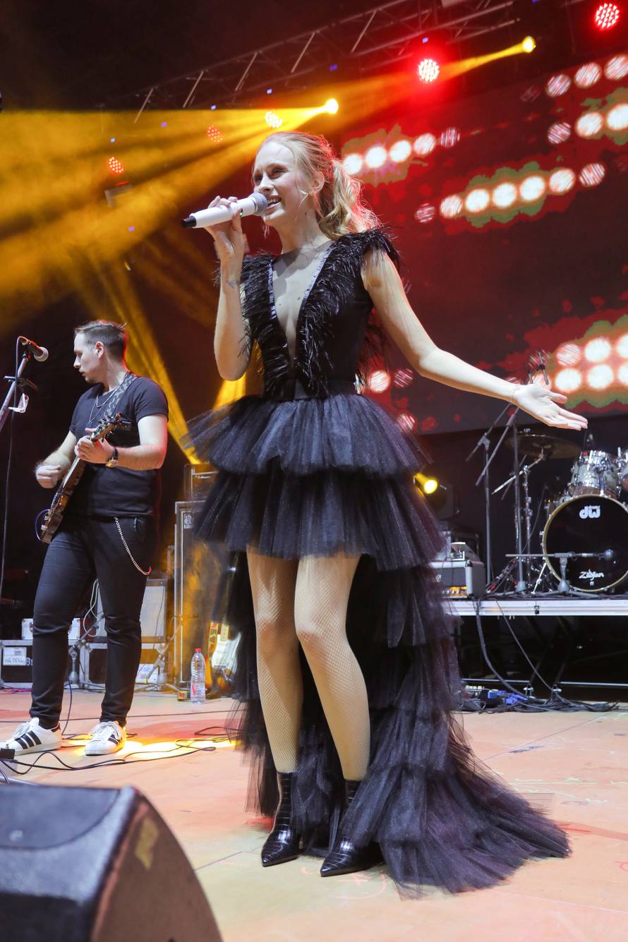 Frankfurt gorio do pet ujutro: 'Na Grdovićev hit trgali majice'