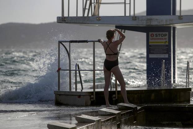 Zadar: Jesensko poslijepodne na skakaonici bazena Kolovare