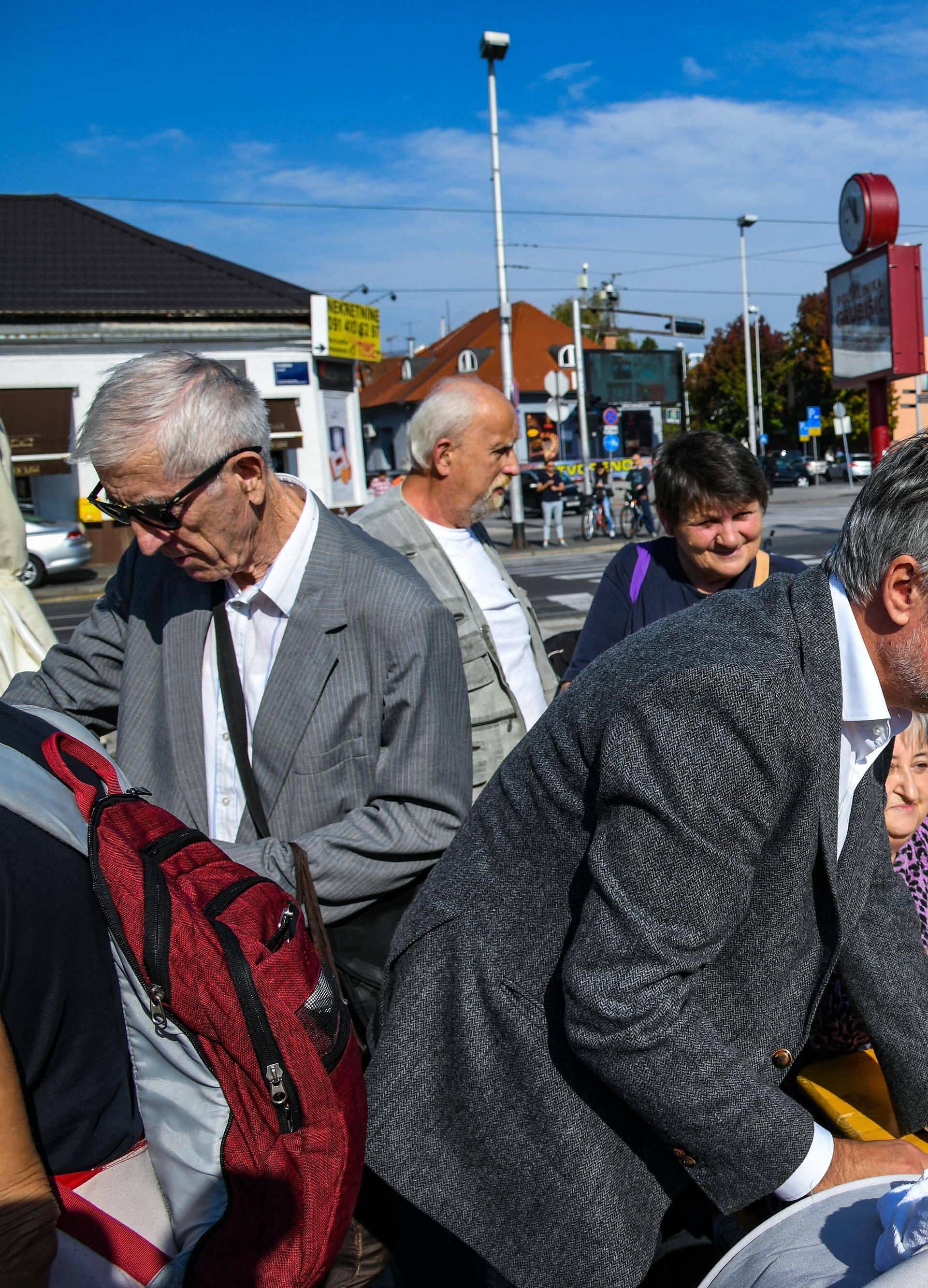 Škoro s Petrovom dijelio grah, žene ga grlile i milovale po licu