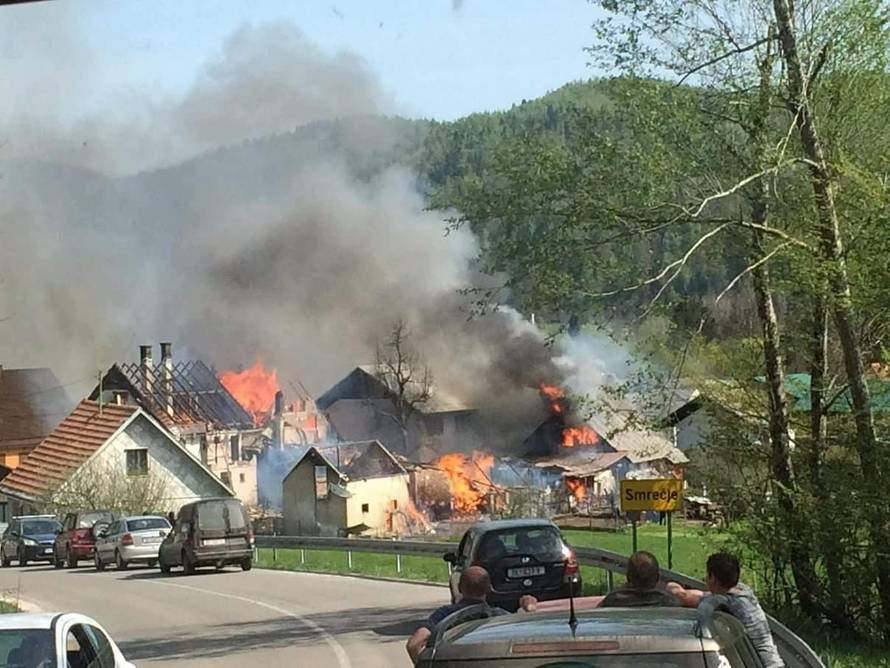 Proširila se iz sjenika: Vatra je progutala tri kuće kraj Čabra