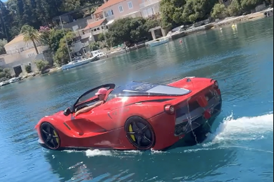 Ferrari u moru