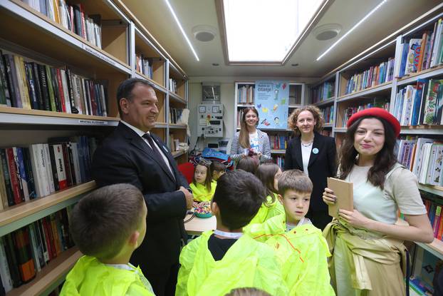 Zagreb: Plenković sudjelovao na predstavljanju programa Rođeni za čitanje - nacionalnog programa poticanja čitanja djeci od najranije dobi 