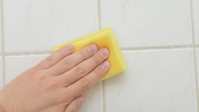 Kako očistiti fuge u kuhinji i kupaoni bez štetnih kemikalija