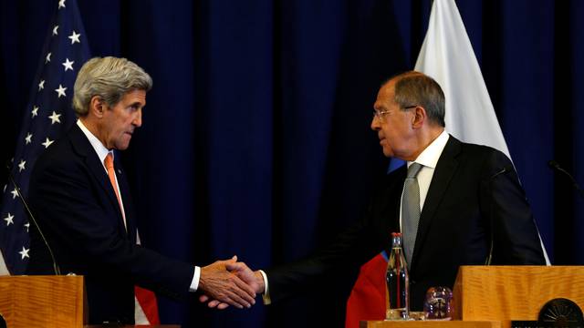 John Kerry and Russian Foreign Minister Sergei Lavrov hold a press conference in Geneva