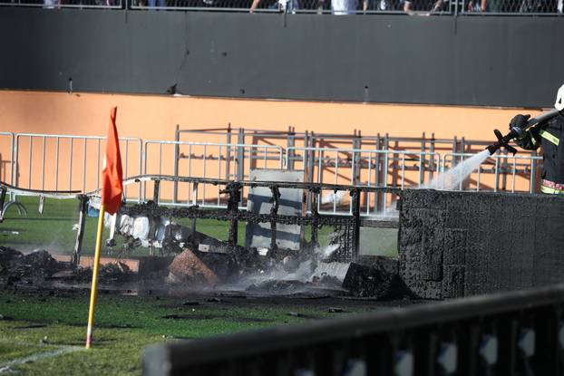 &Scaron;ibenik: Utakmica prekinuta uslijed zapaljene ograde, ga&scaron;enje u tijeku