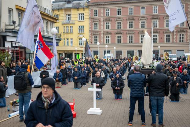 Muška molitva krunice svake prve subote u mjesecu na glavnom zagrebačkom trgu