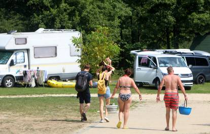 Autokamp Slapić popunjen je stranim i domaćim turistima