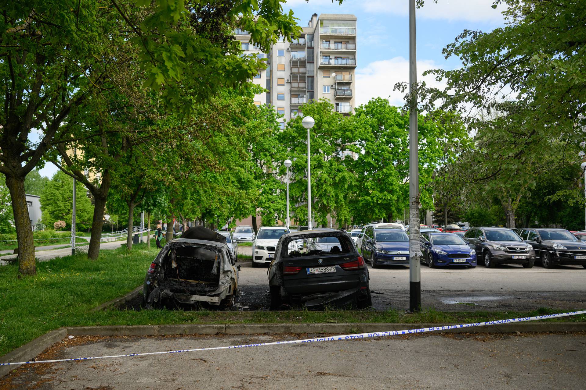 Zagreb: U naselju Ravnice noćas izgorjela dva automobila 