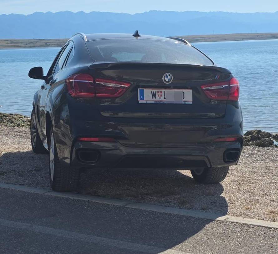 FOTO Parkirali BMW i Audi na plaži na Viru: Gospoda sigurno tako rade u Sloveniji i Austriji