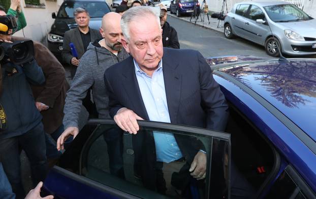 Zagreb: Ivo Sanader u pratnji policije odlazi u zatvor Remetinec