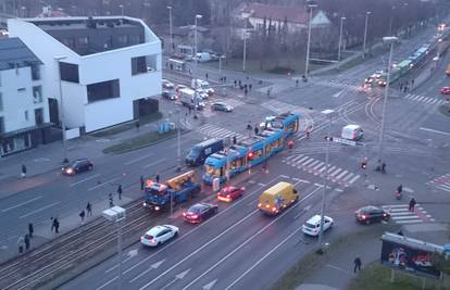Tramvaj iskočio iz tračnica na Držićevoj: Promet normaliziran
