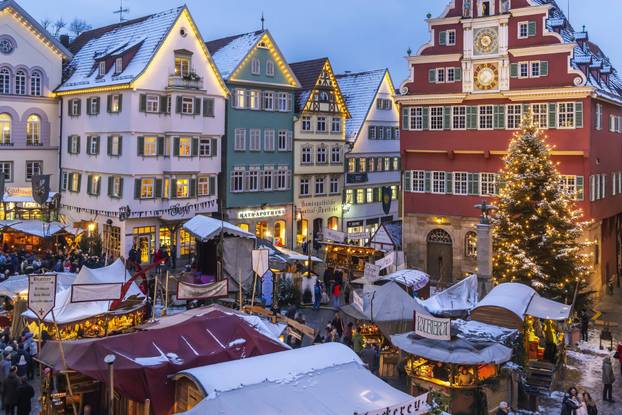 Mittelalter Weihnachtsmarkt in Esslingen bei Stuttgart. Einer der schönsten Weihnachtsmärkte in Deutschland vor histori