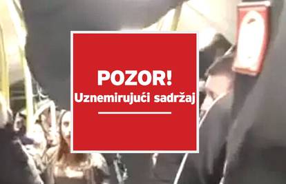 UZNEMIRUJUĆI VIDEO: Mladić u splitskom busu mlatio starijeg muškarca: 'Triba ti batina!'