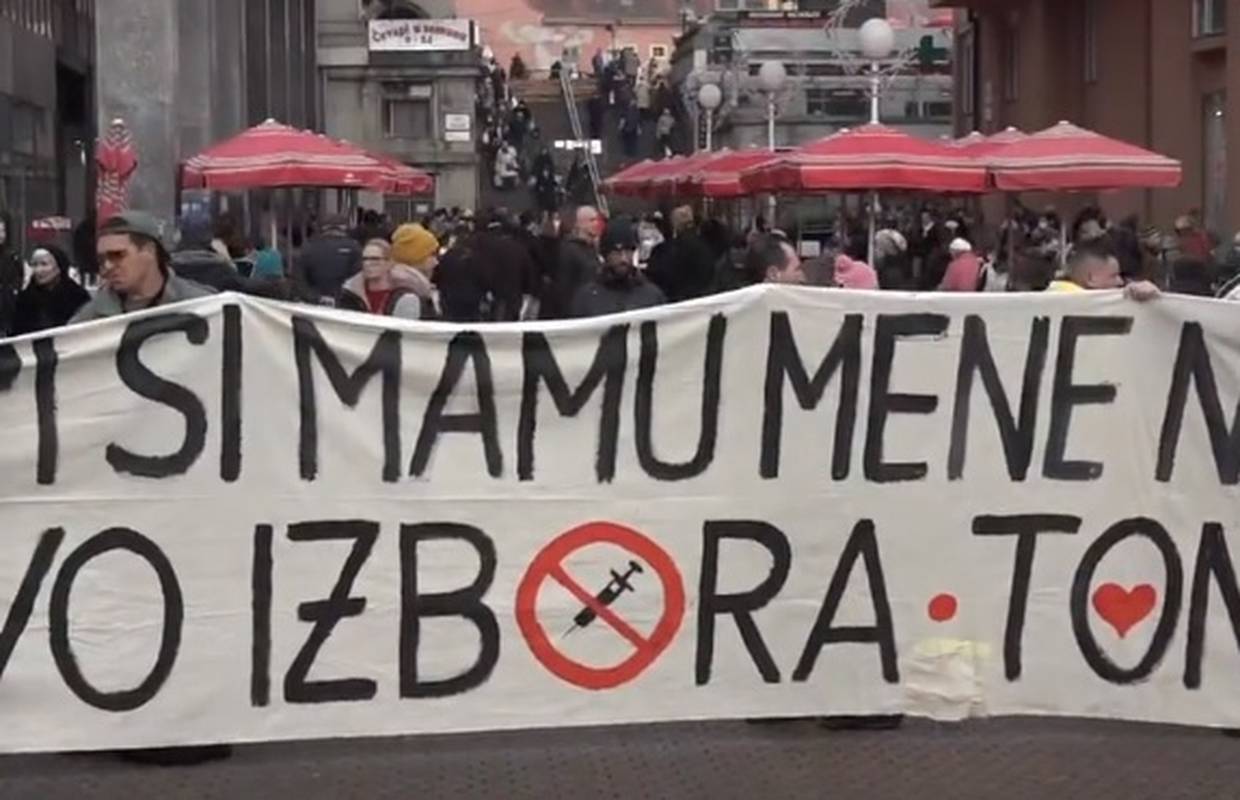 Antivakserska rulja počela otvoreno jurišati na liječnike i novinare. Uz podršku politike.