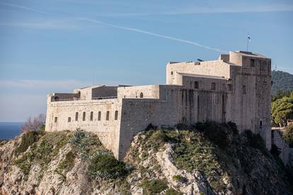 U Dubrovniku nema zime - neki uživaju na plaži u 'kupaćima'